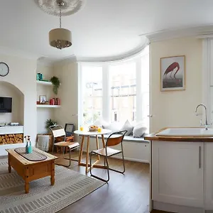 Host & - Marine Sands Apartment Scarborough
